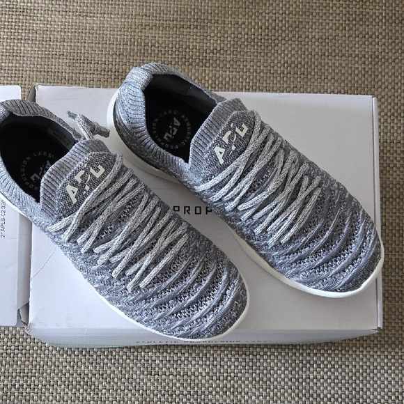 APL Techloom Wave in Smoke and Ivory - Picture 4 of 10